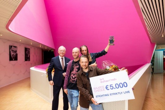 Lelyprijs voor de jonge honden van het uitgaansleven Striktly Live 