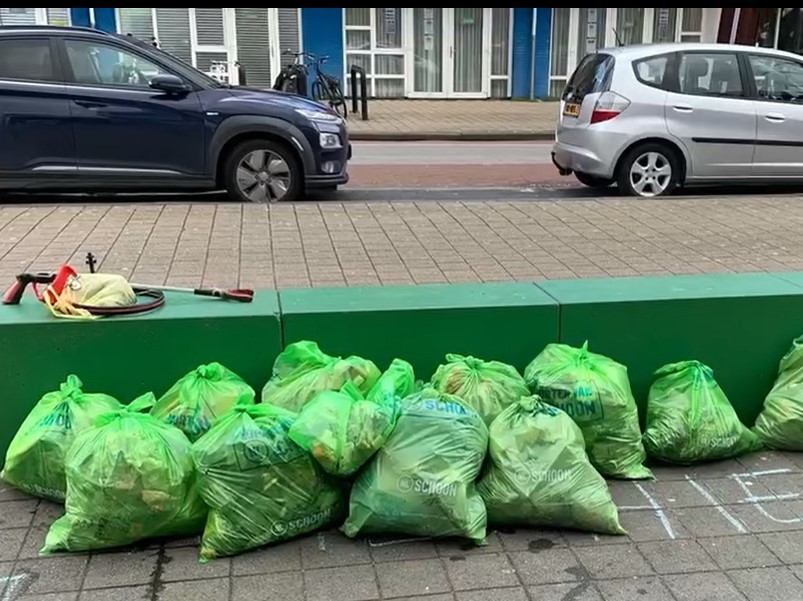 Honderden Lelystedelingen bevrijden Lelystad van bijna 600 kilogram zwerfafval