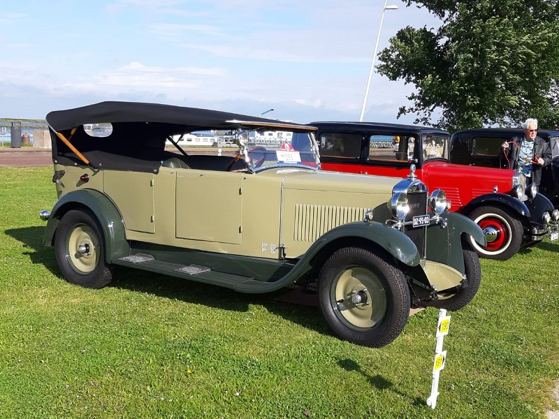 Oldtimerdag: regen en voetbal zorgen voor minder bezoekers